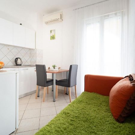 Apartments Milic - One Bedroom Apartment With Sea View And Terrace غورني كارين المظهر الخارجي الصورة