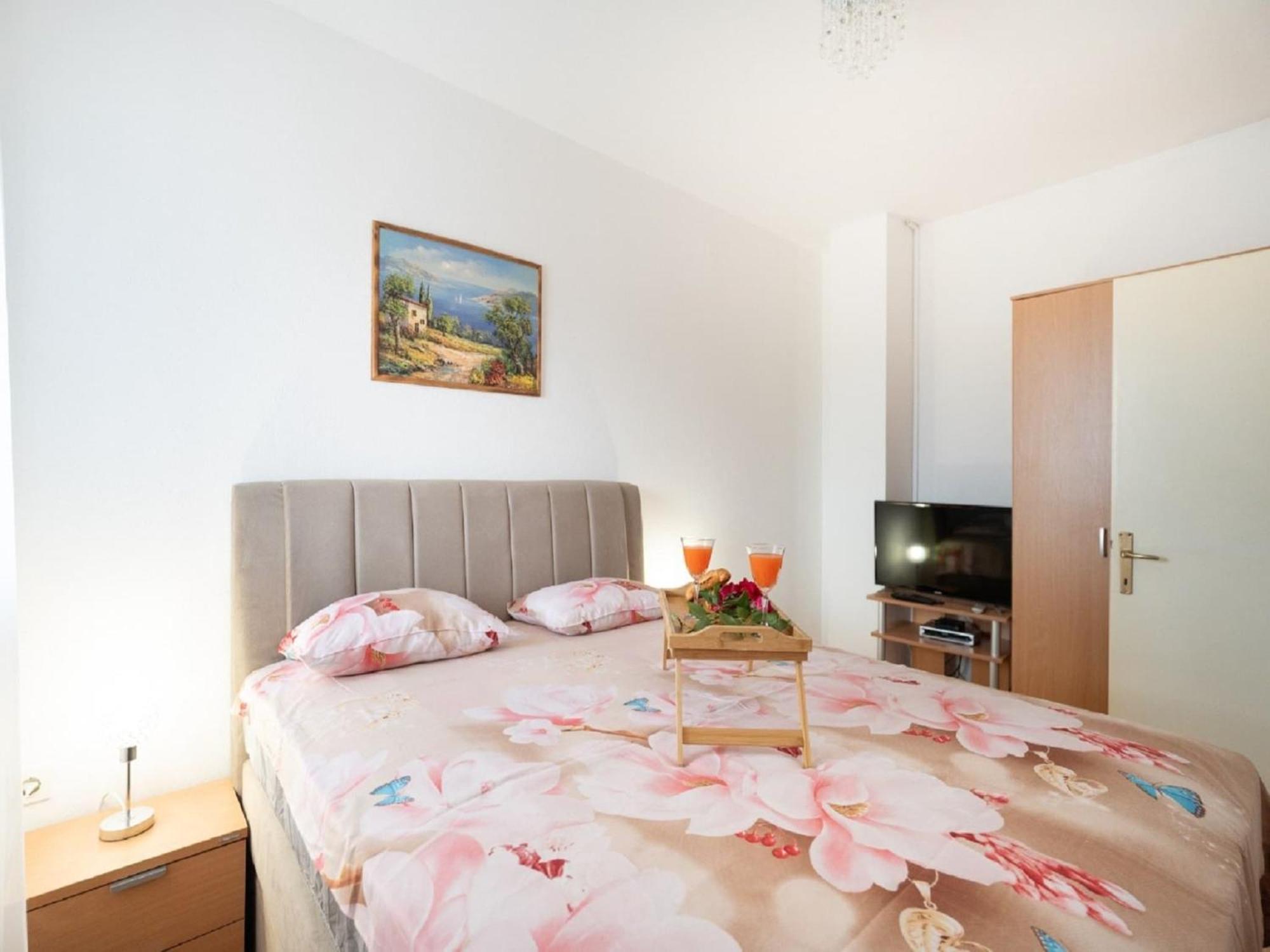 Apartments Milic - One Bedroom Apartment With Sea View And Terrace غورني كارين المظهر الخارجي الصورة