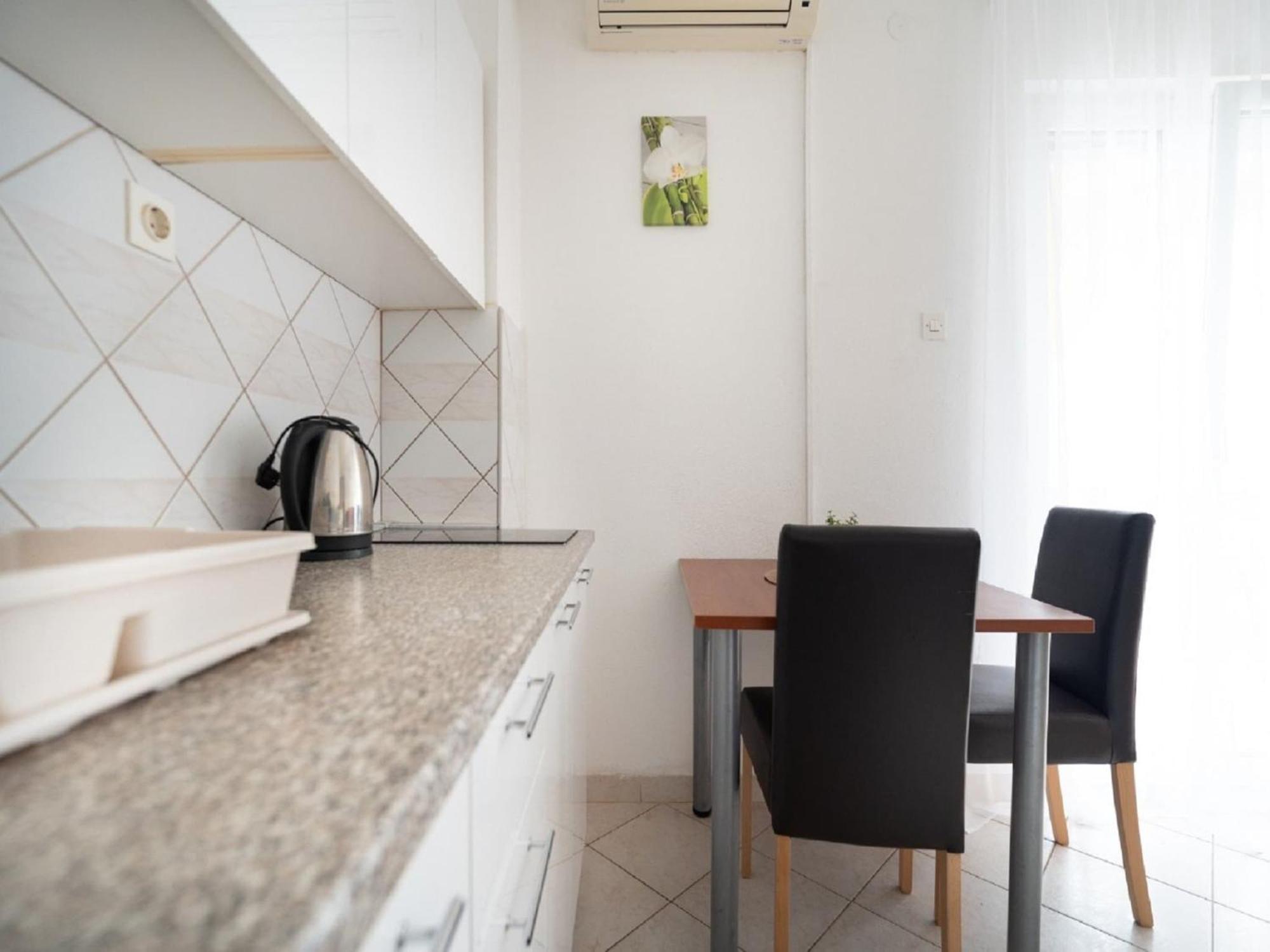 Apartments Milic - One Bedroom Apartment With Sea View And Terrace غورني كارين المظهر الخارجي الصورة