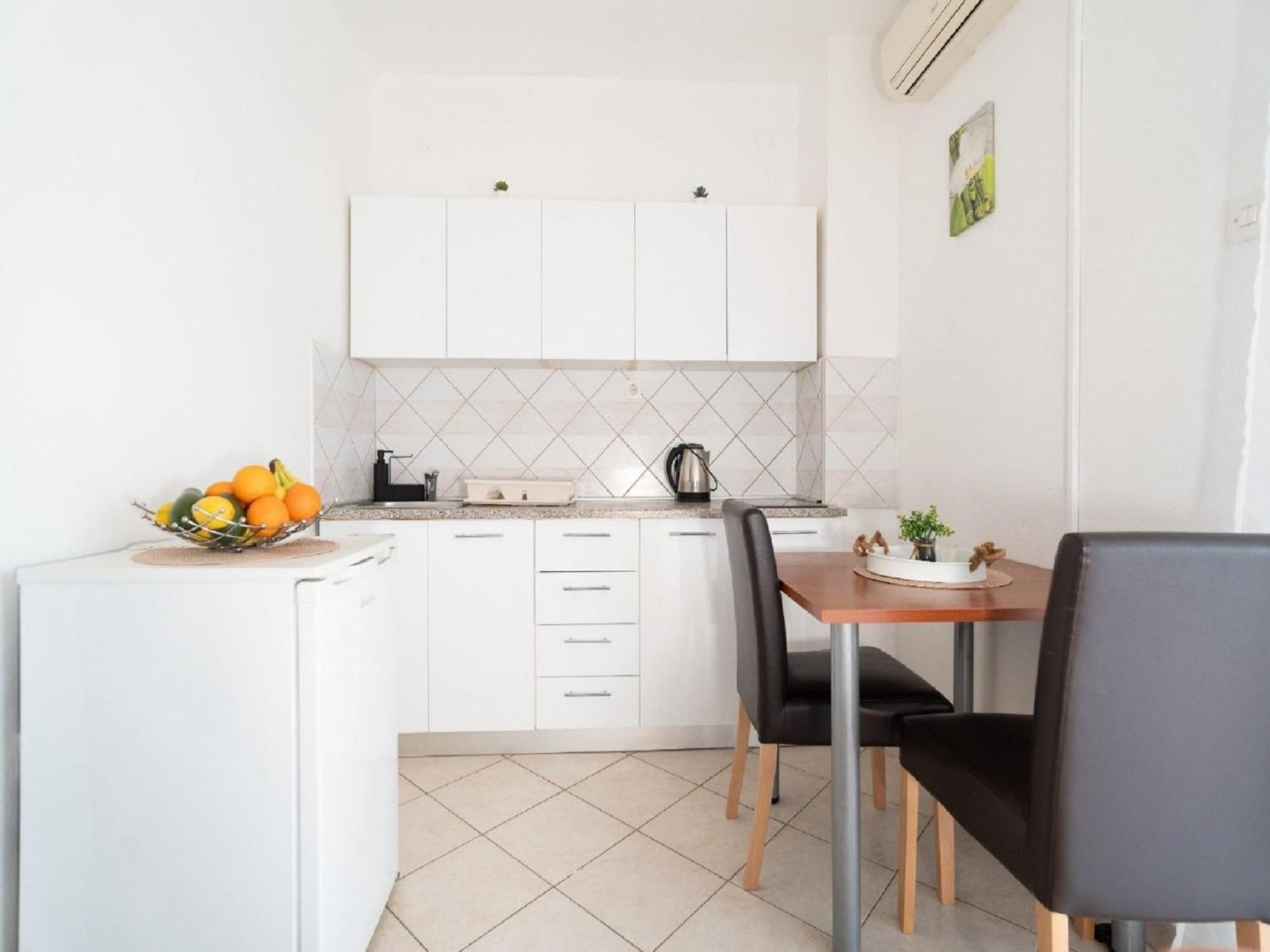 Apartments Milic - One Bedroom Apartment With Sea View And Terrace غورني كارين المظهر الخارجي الصورة