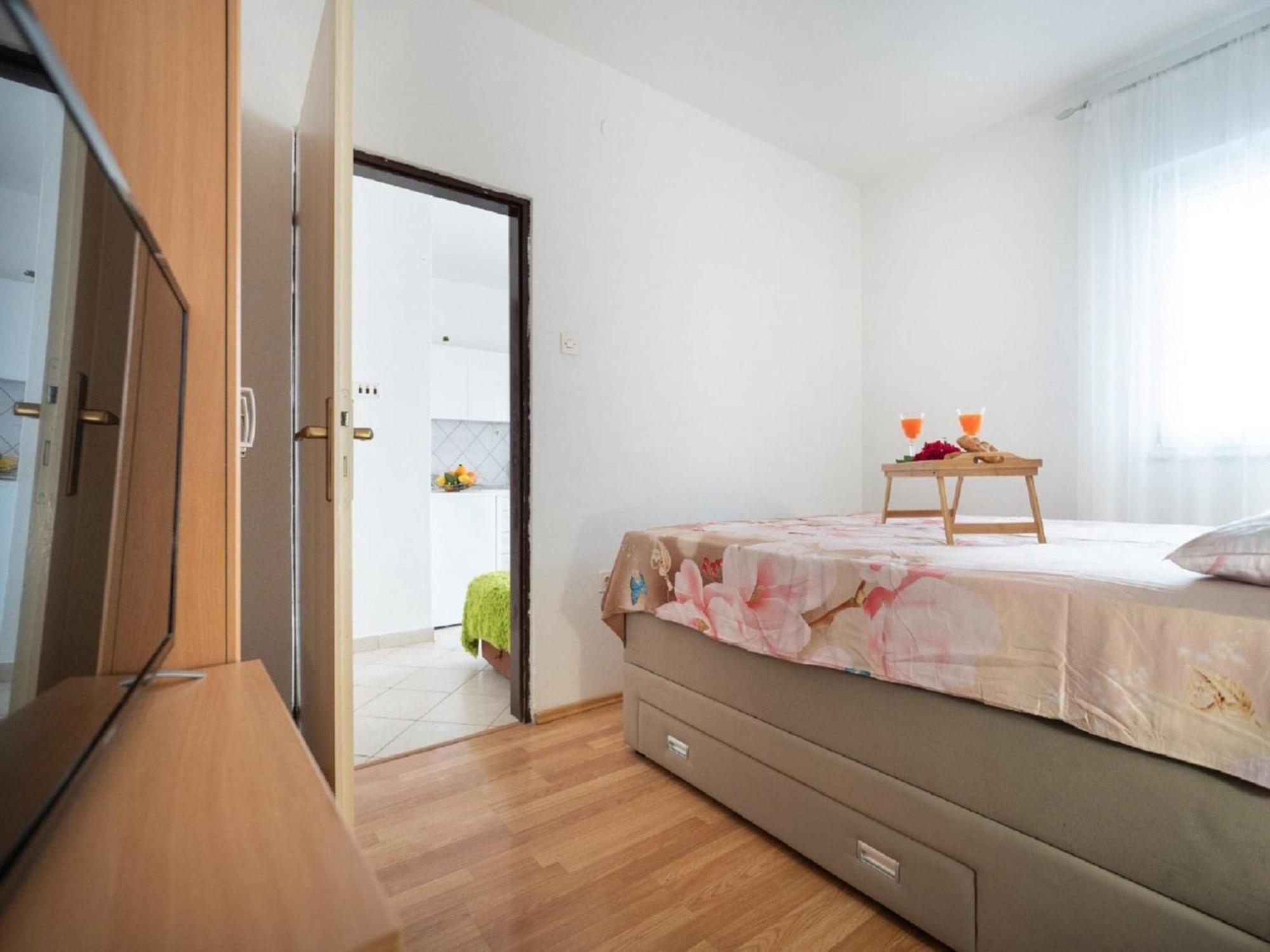 Apartments Milic - One Bedroom Apartment With Sea View And Terrace غورني كارين المظهر الخارجي الصورة